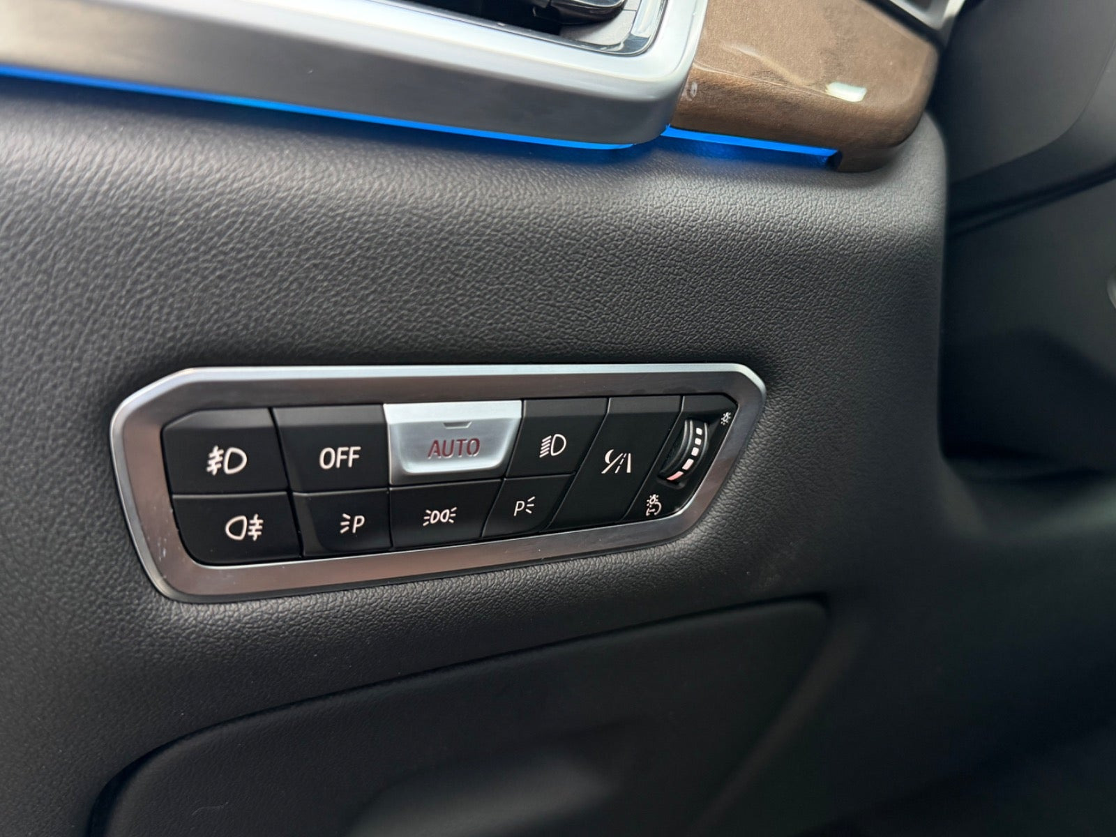 Blå BMW X5 fra 2021