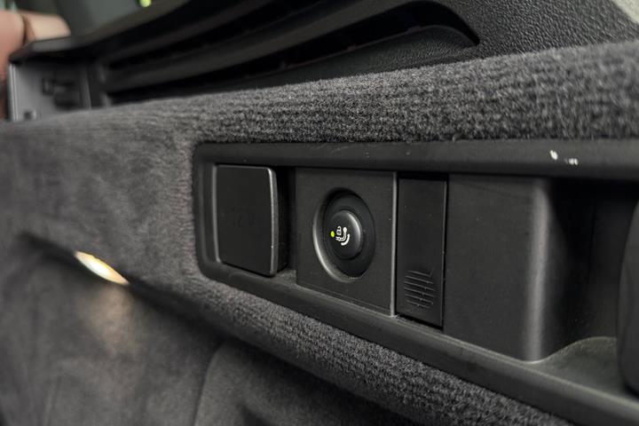 Blå BMW X5 fra 2021