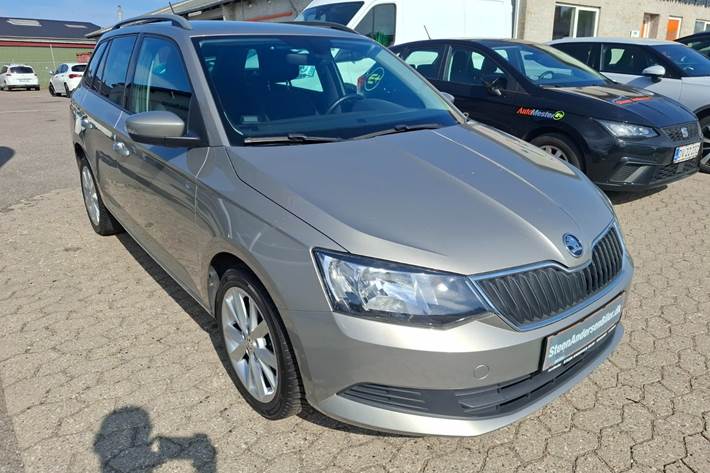 Orange Skoda Fabia fra 2017
