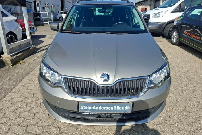 Orange Skoda Fabia fra 2017