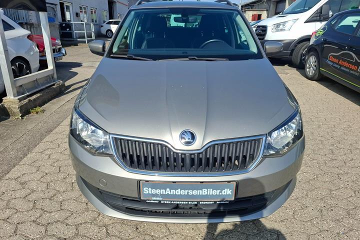 Orange Skoda Fabia fra 2017