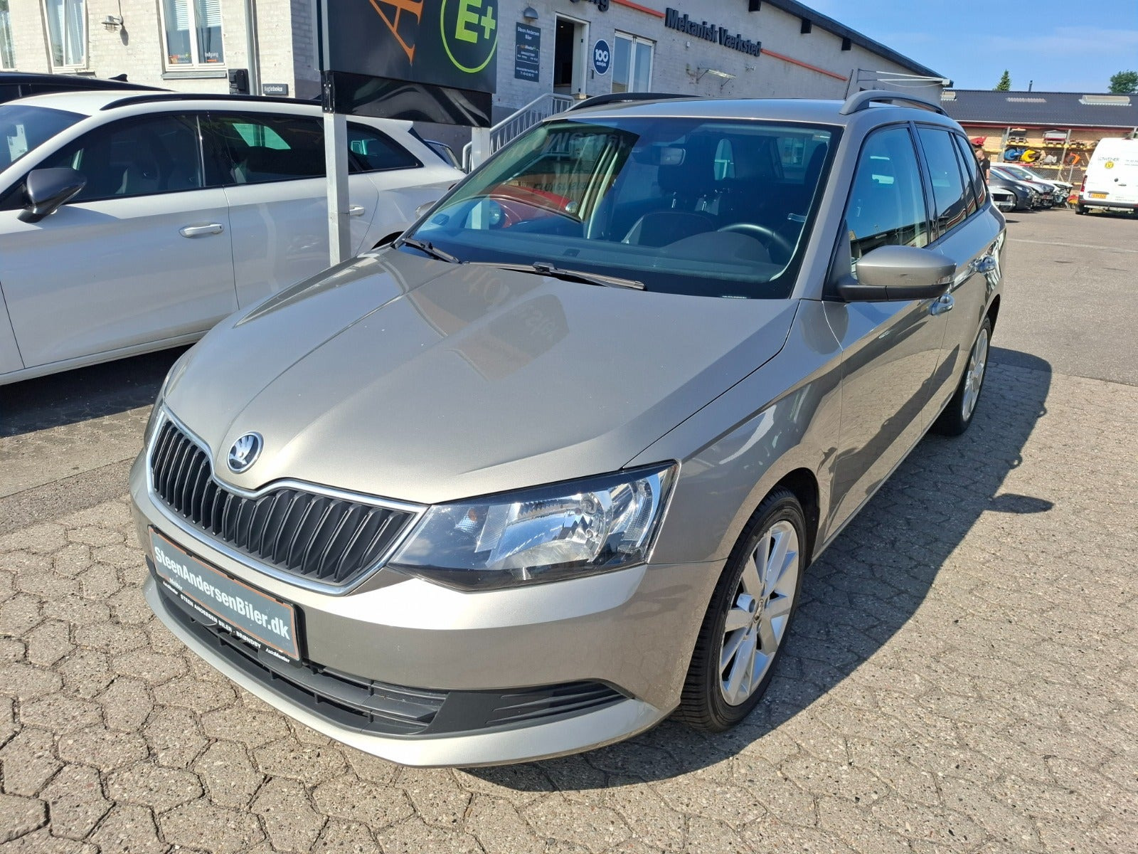 Orange Skoda Fabia fra 2017
