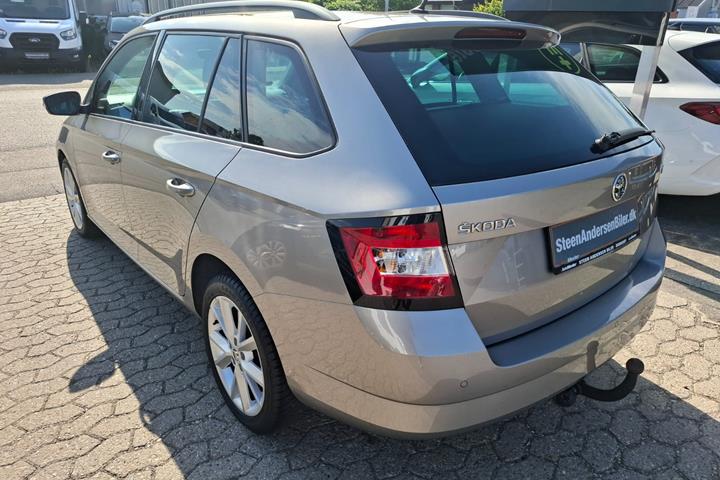 Orange Skoda Fabia fra 2017