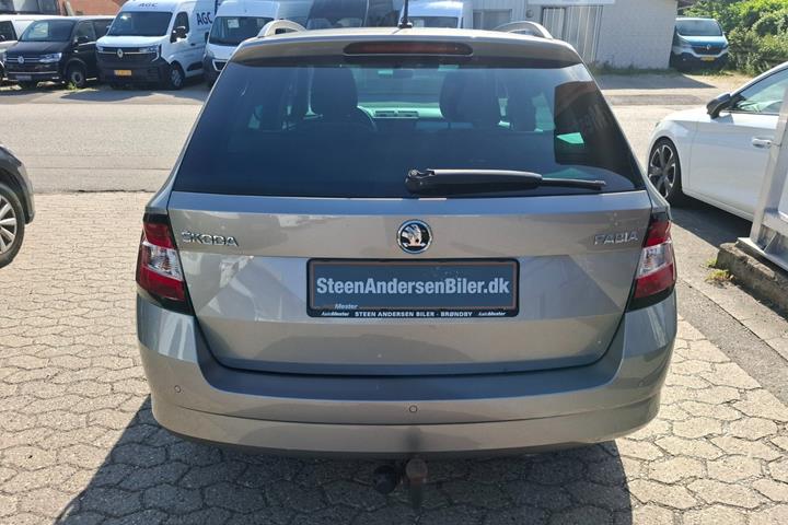 Orange Skoda Fabia fra 2017