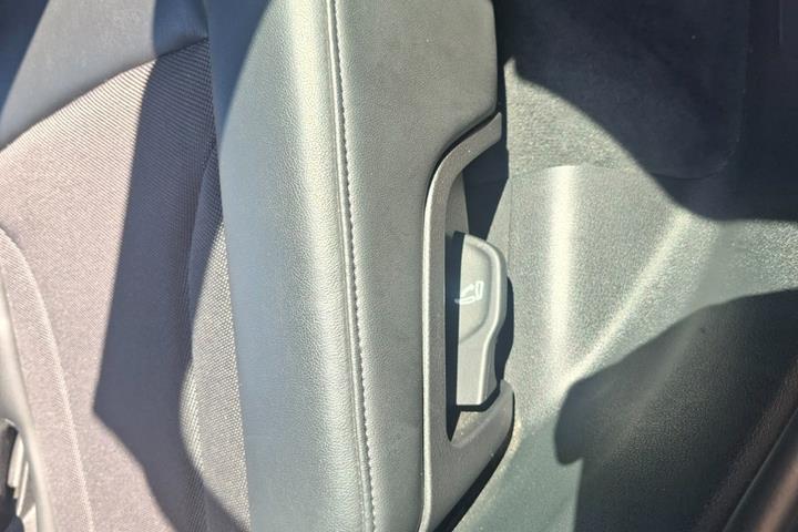 Grå Audi Q5 fra 2017