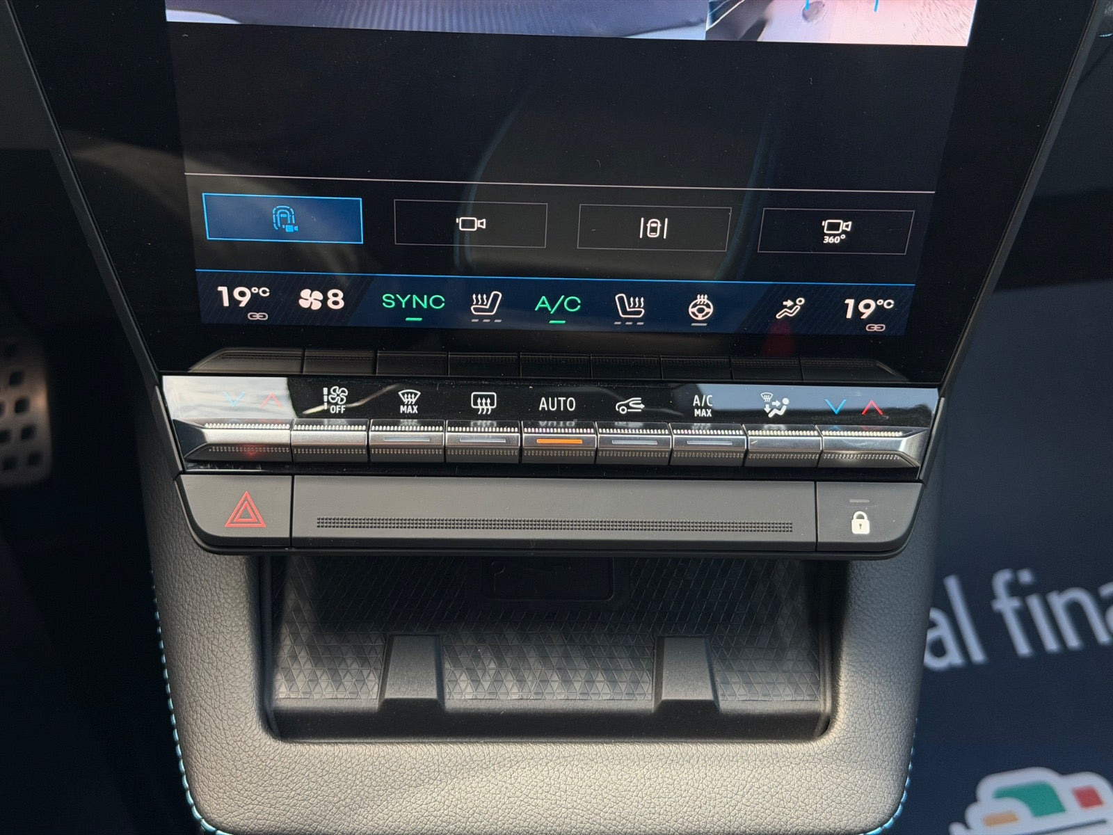 Hvid Renault Scenic E-Tech fra 2024