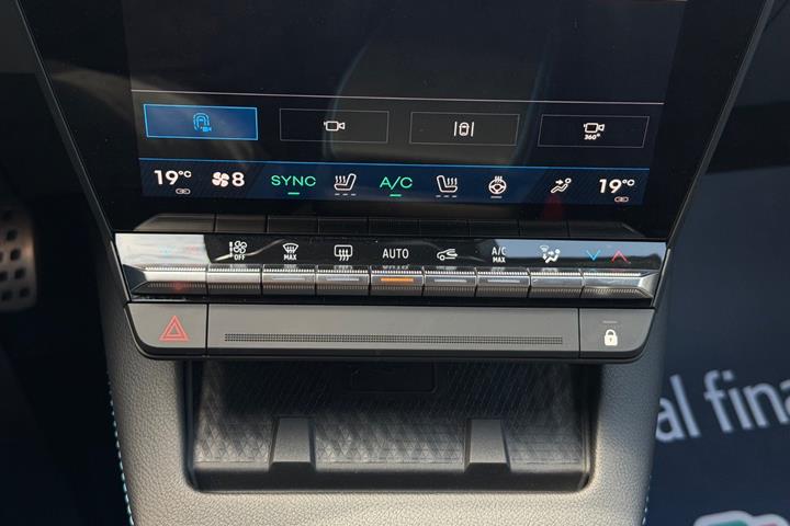 Hvid Renault Scenic E-Tech fra 2024