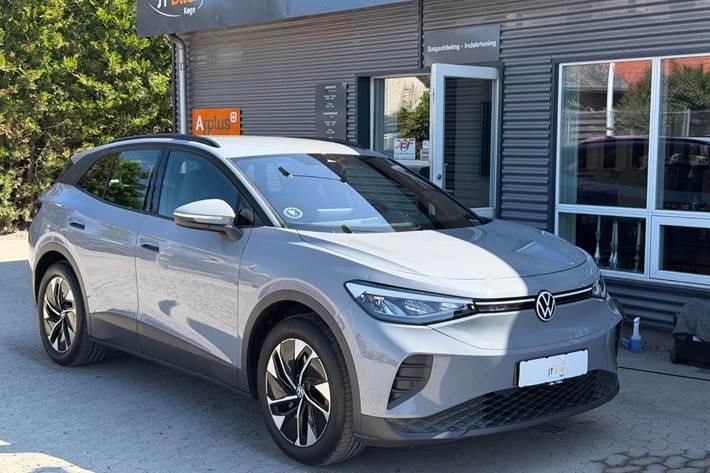 Grå VW ID.4 fra 2024 set udefra