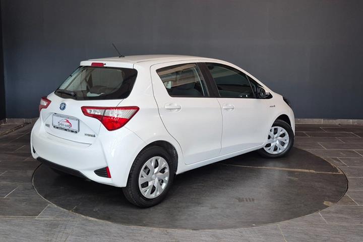 Hvid Toyota Yaris fra 2018