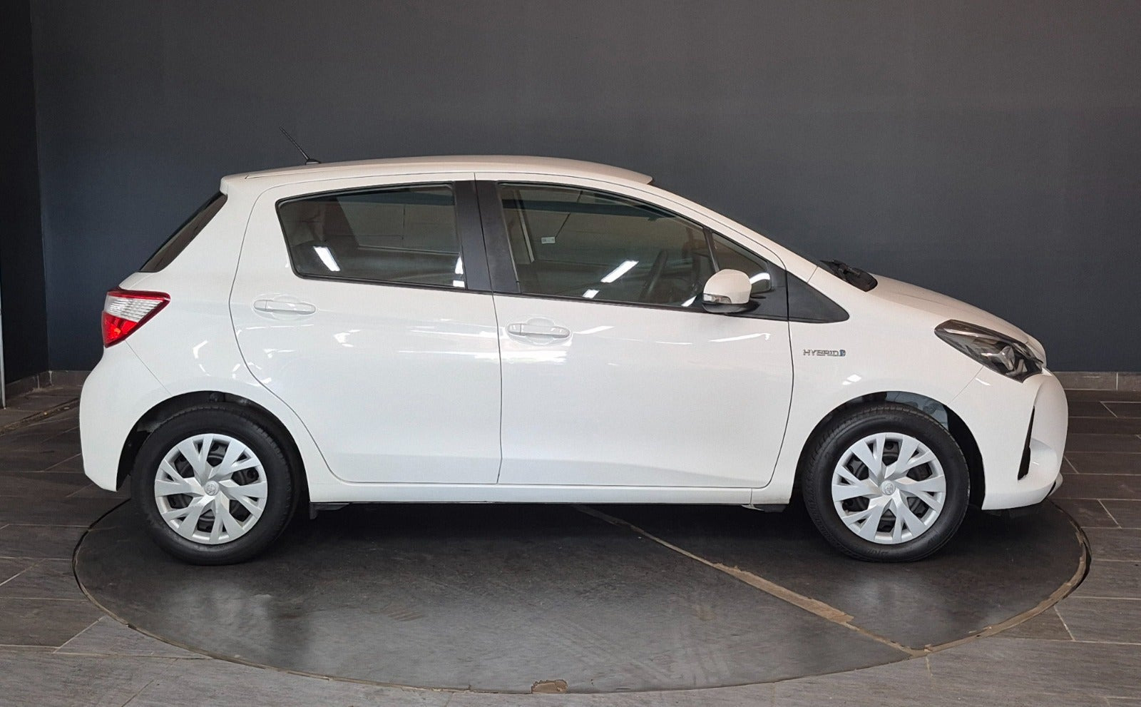 Hvid Toyota Yaris fra 2018