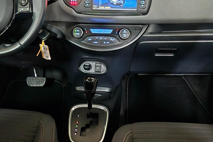 Hvid Toyota Yaris fra 2018