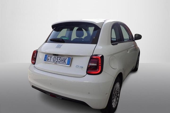 Hvid Fiat 500e fra 2025