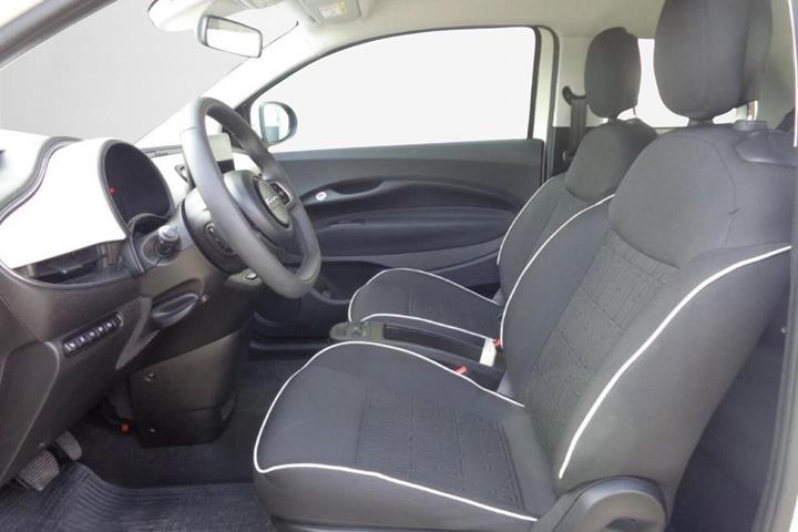 Hvid Fiat 500e fra 2025