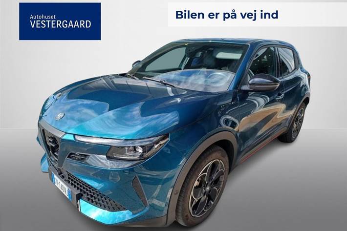 Blå Alfa Romeo Junior fra 2024
