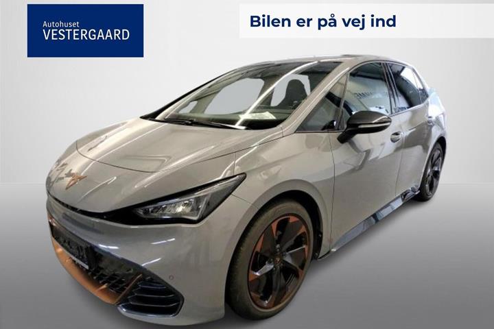 Grå Cupra Born fra 2024 set udefra