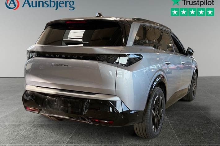 Grå Peugeot e-5008 fra 2026