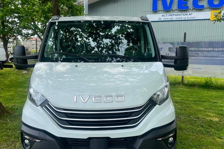 Hvid Iveco Daily fra 2026
