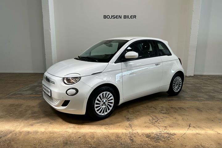 Hvid Fiat 500e fra 2023