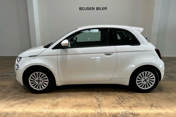 Hvid Fiat 500e fra 2023
