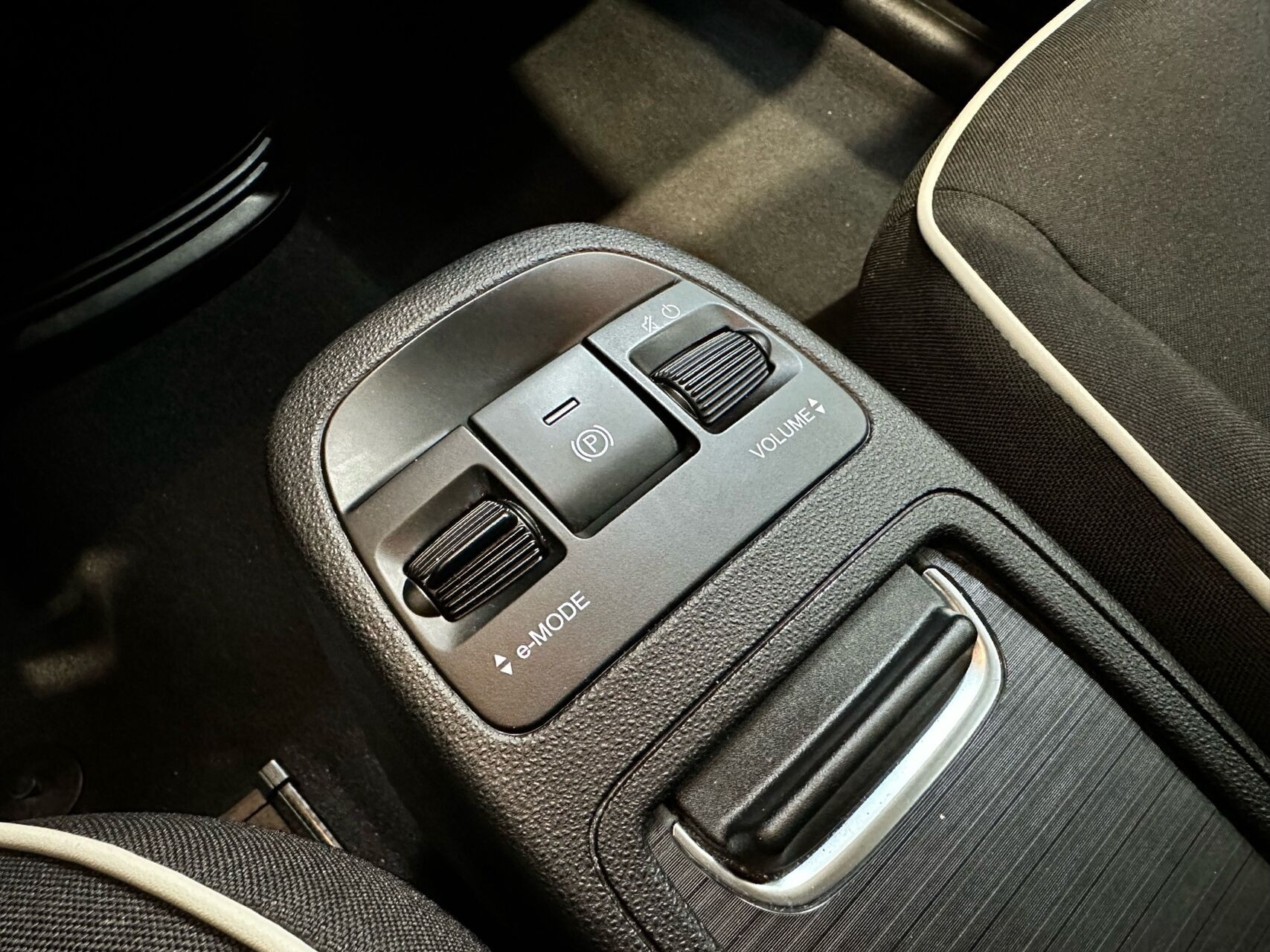 Hvid Fiat 500e fra 2023
