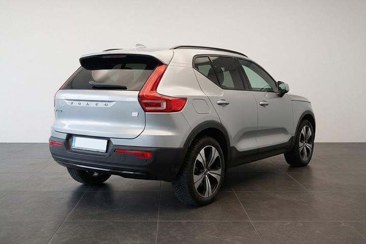 Sølv Volvo XC40 fra 2023