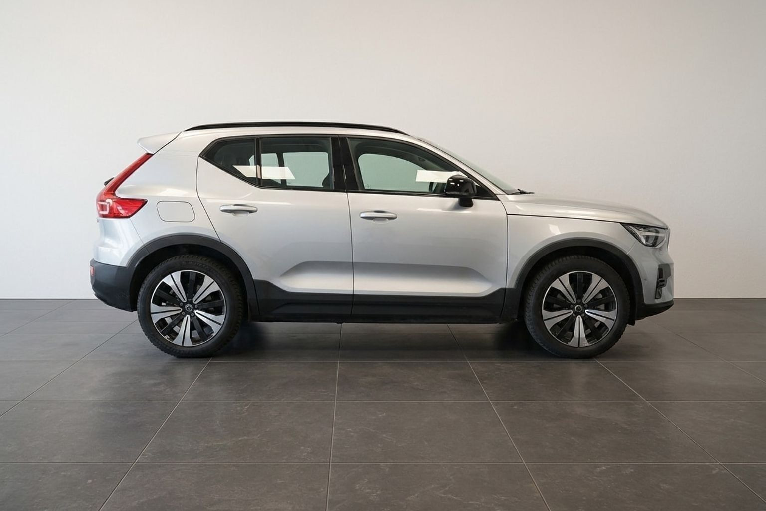 Sølv Volvo XC40 fra 2023