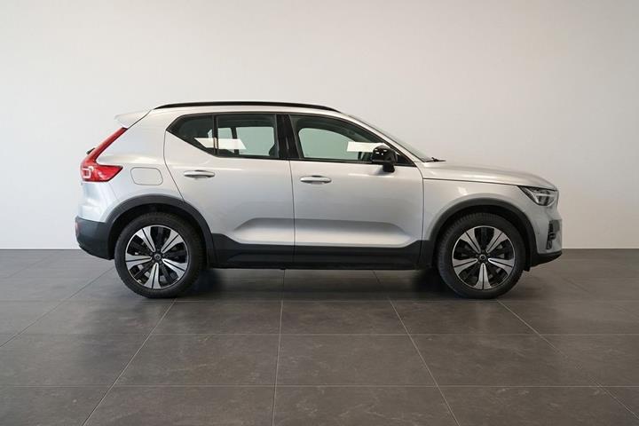 Sølv Volvo XC40 fra 2023