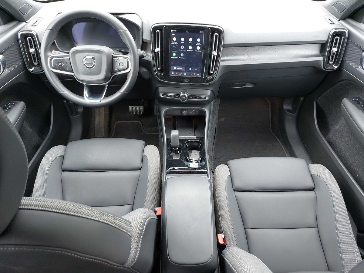 Sølv Volvo XC40 fra 2023