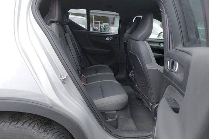 Sølv Volvo XC40 fra 2023