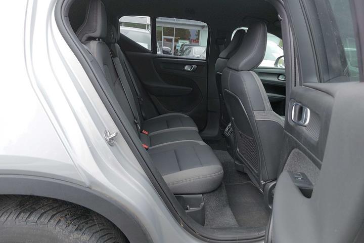 Sølv Volvo XC40 fra 2023