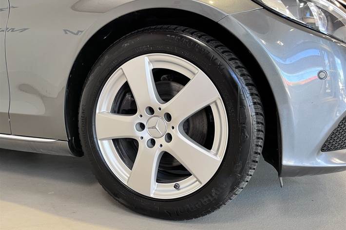 Grå Mercedes C220 d fra 2017