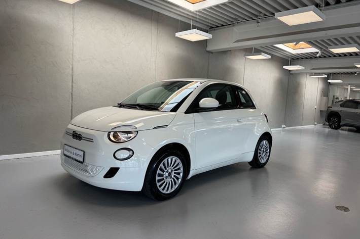 Hvid Fiat 500e fra 2023