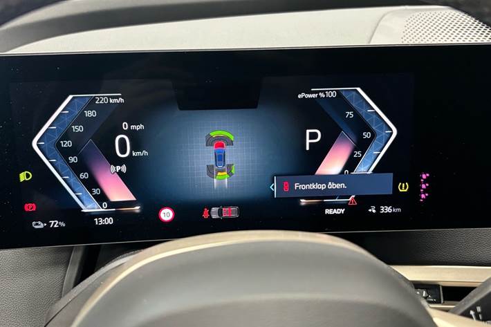 Blå BMW iX fra 2021