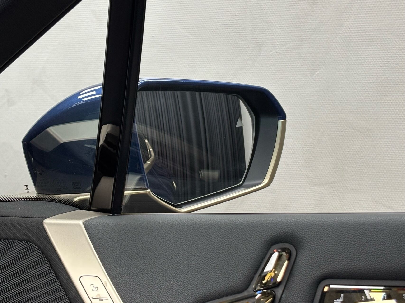 Blå BMW iX fra 2021