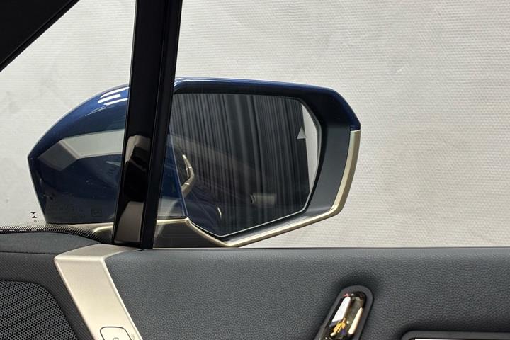 Blå BMW iX fra 2021
