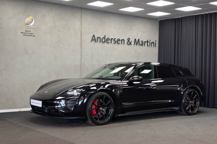 Sort Porsche Taycan fra 2022