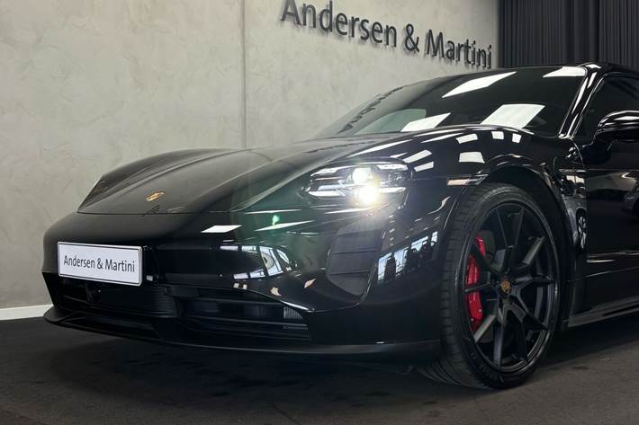 Sort Porsche Taycan fra 2022