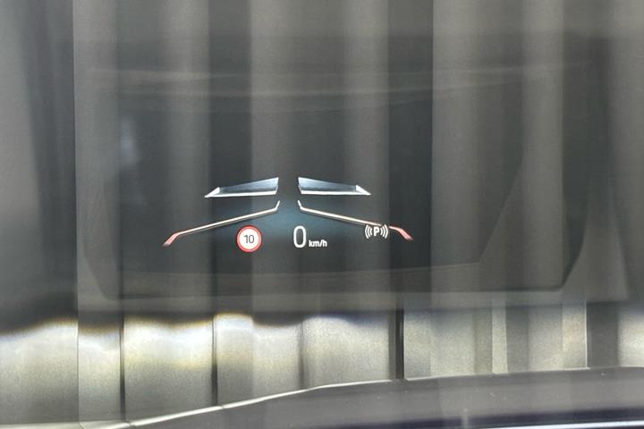 Blå BMW iX fra 2021