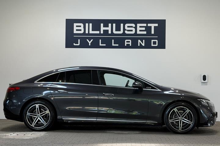Grå Mercedes EQE350 fra 2024
