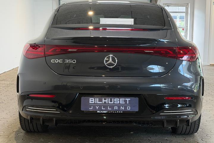 Grå Mercedes EQE350 fra 2024