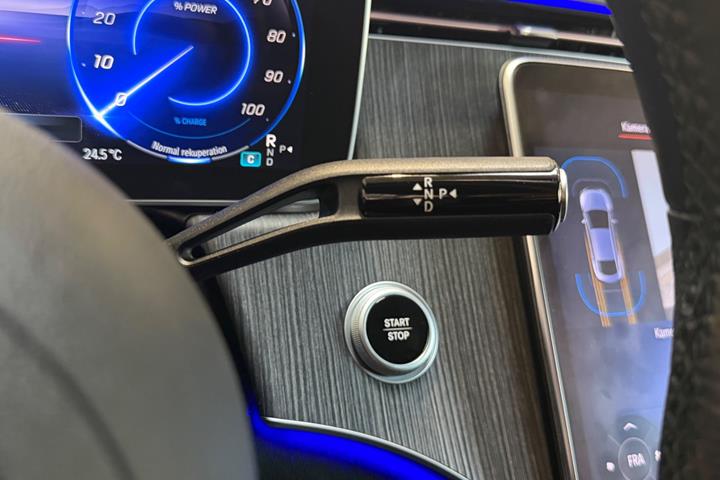 Grå Mercedes EQE350 fra 2024