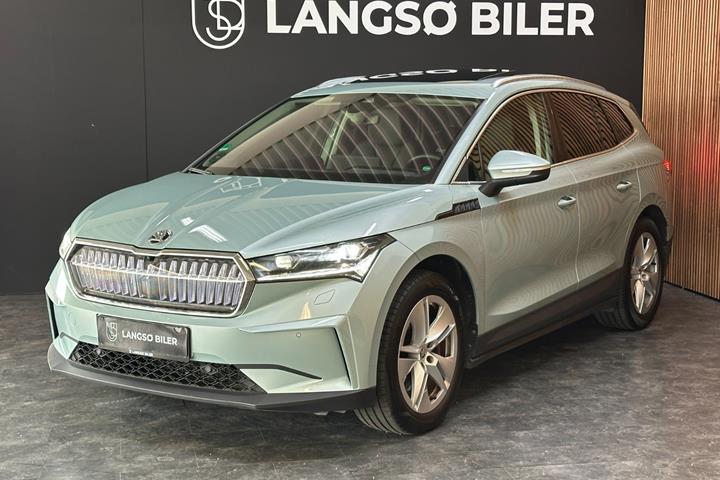 Sølv Skoda Enyaq fra 2022 set udefra