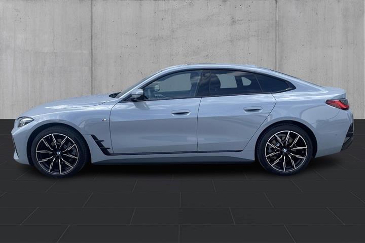 Grå BMW i4 fra 2025