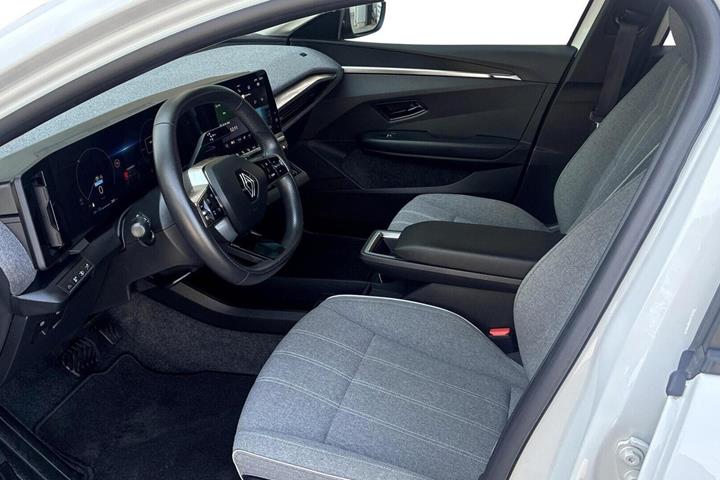 Hvid Renault Megane E-Tech fra 2023