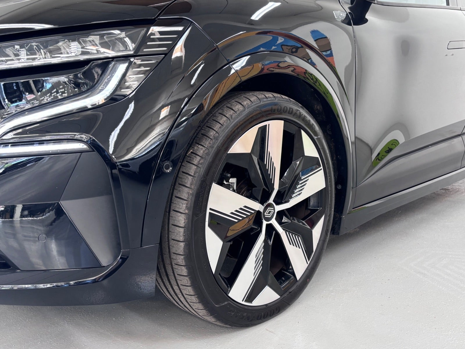 Sort Renault Megane E-Tech fra 2024