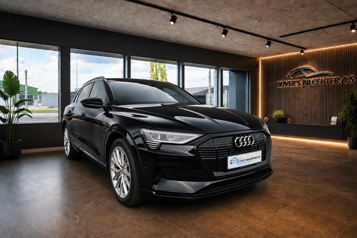 Sort Audi e-tron fra 2020 set udefra
