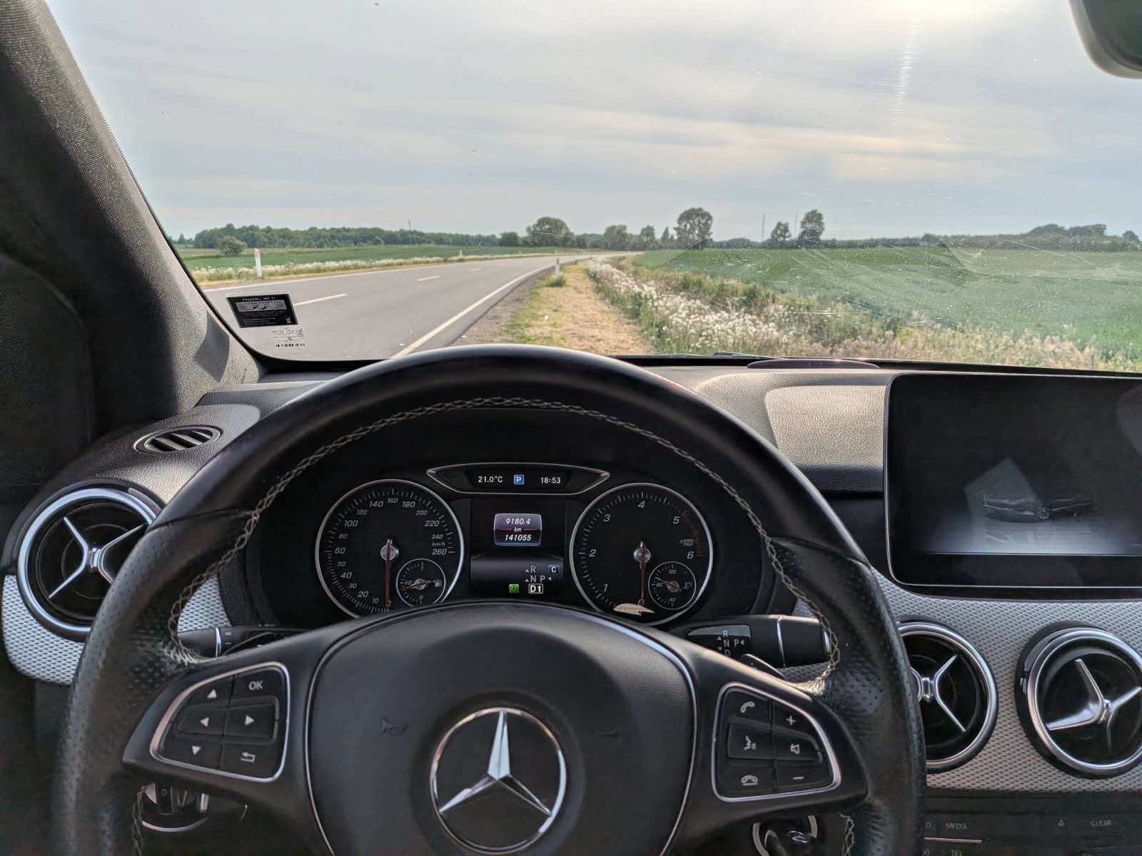 Blå Mercedes B200 d fra 2017