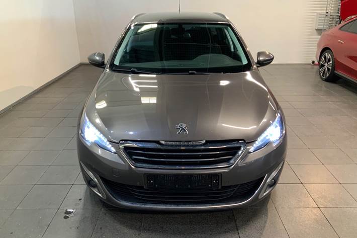 Grå Peugeot 308 fra 2015