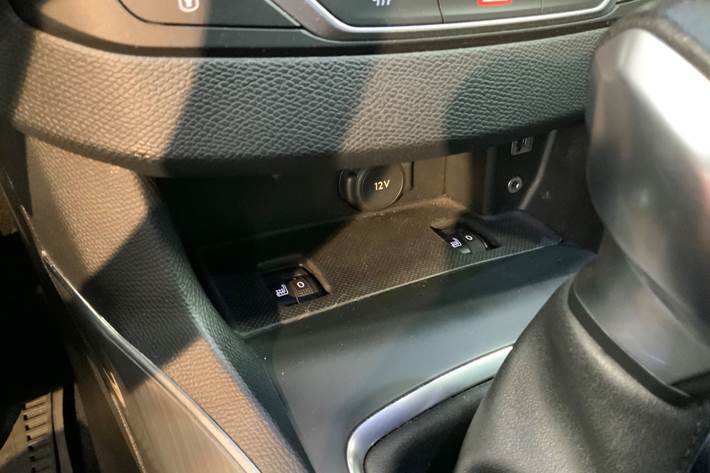 Grå Peugeot 308 fra 2015