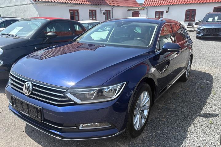 Blå VW Passat fra 2018